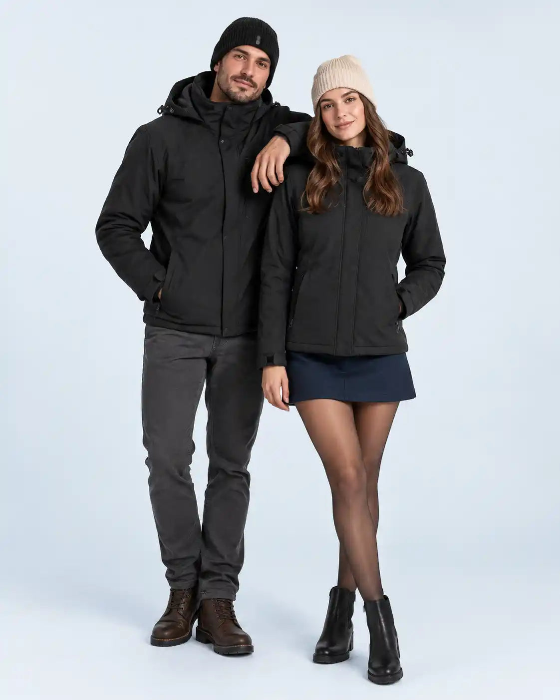Couple portant la veste, le bonnet et les leggings Hivenna